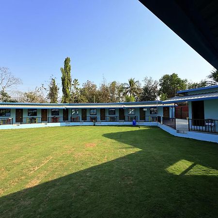 Deep Bhavani Resort Karjat Extérieur photo