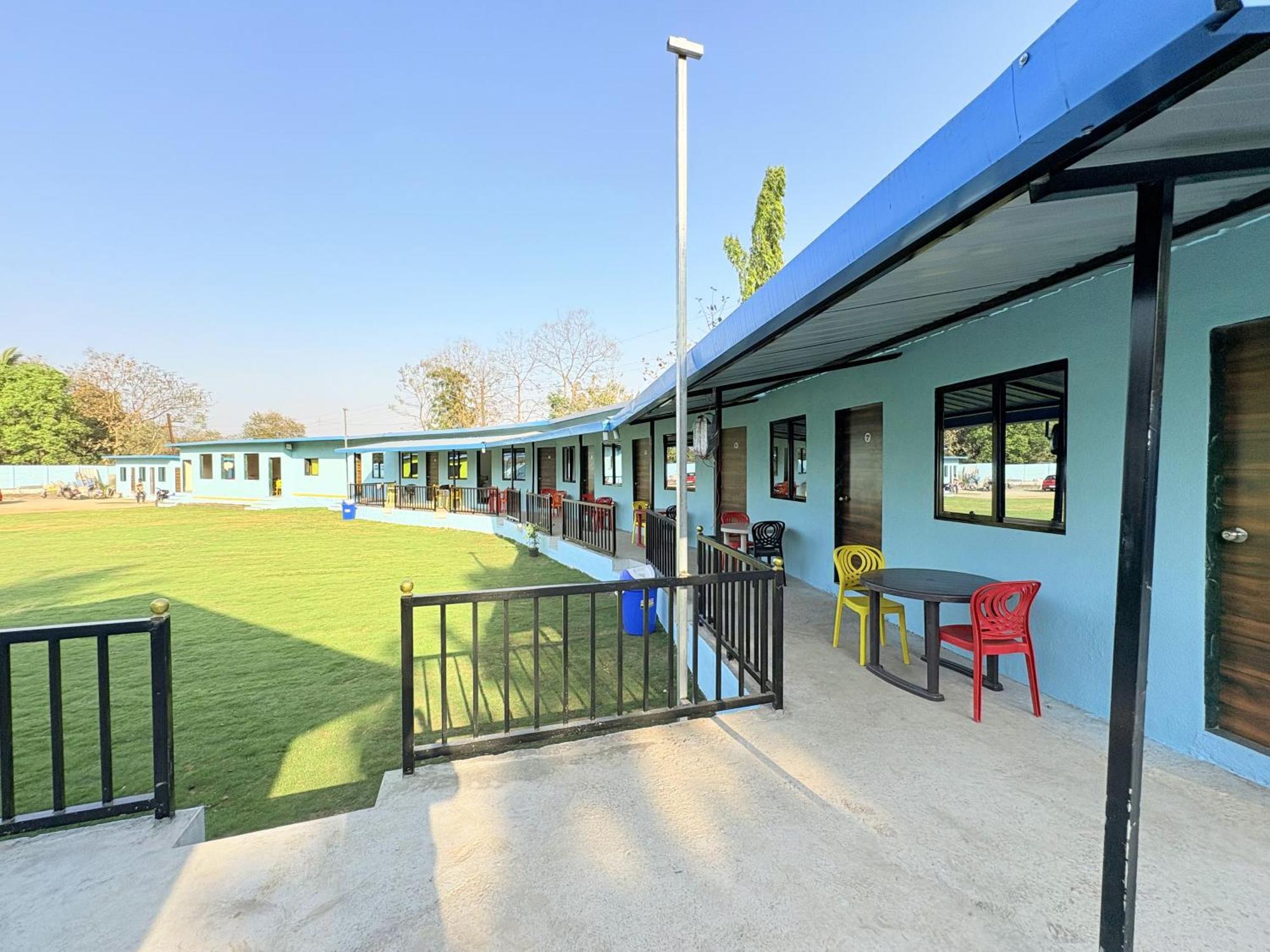 Deep Bhavani Resort Karjat Extérieur photo